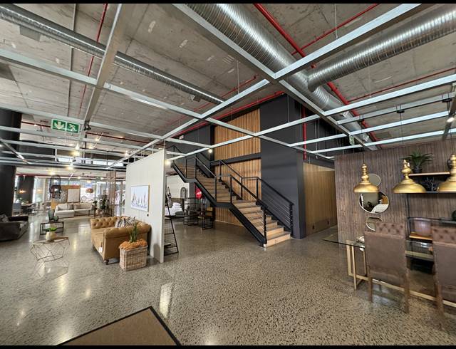 1,038M² RETAIL TO LET IN FORESHORE